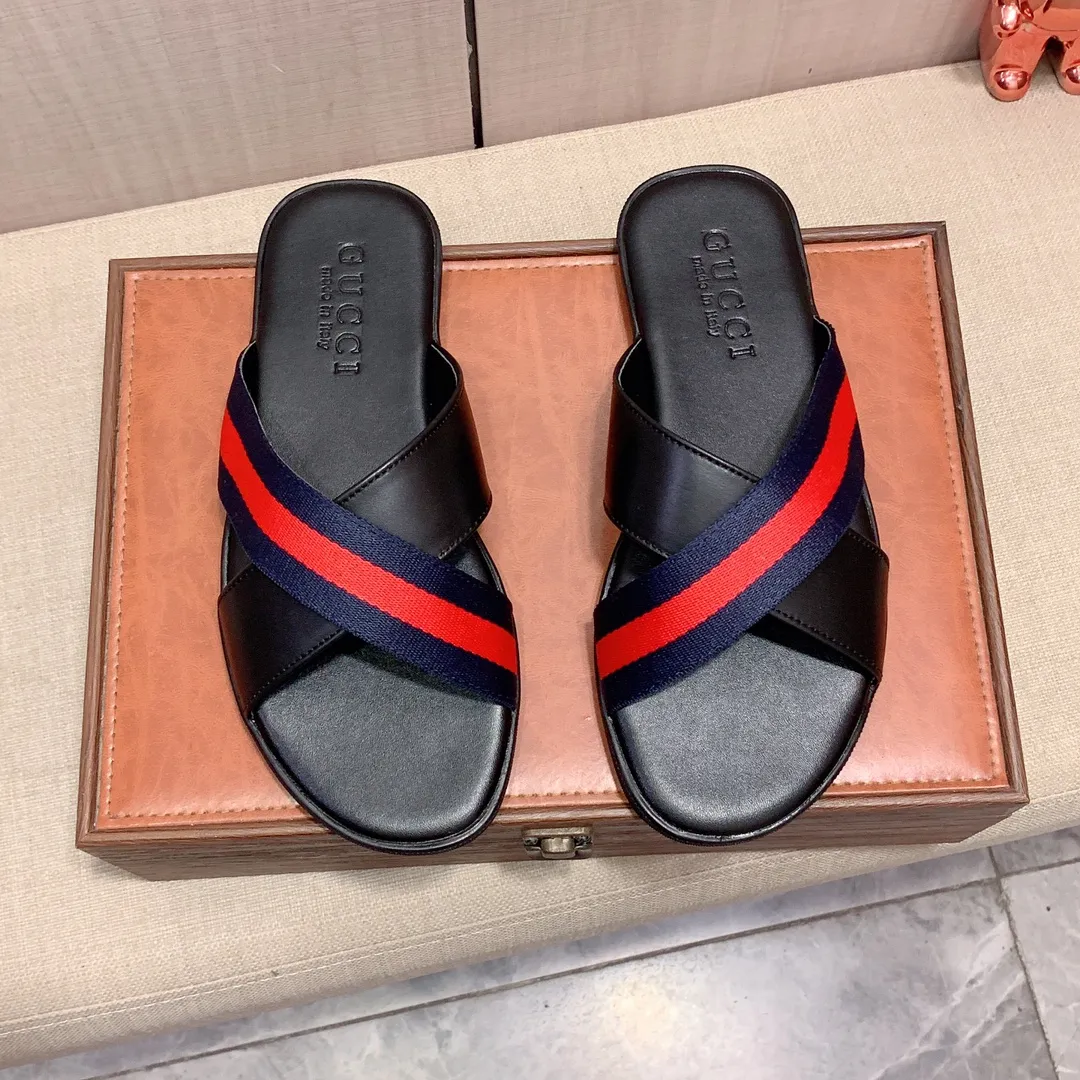 Slippers: New model: Factory price: 240💰💰🎩🎩🔥🔥《 Gucci* 》Series of slippers top purchasing agent🔍🔍Sold at the same time for men, original Italian imported webbing made of selected cowhide, exquisite workmanship,), sole: (super comfortable) original factory special sole, ⚠️exclusive double-layer movable molded sole super comfortable⚠️, real shot🎬the real thing is more beautiful🔍🔍266 regular code 38-44, can be ordered 45.